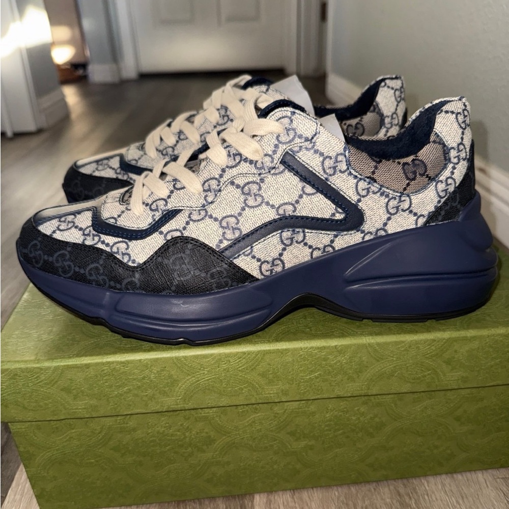 🆕 Gucci Rhyton Sneakers - Picture 3 of 12